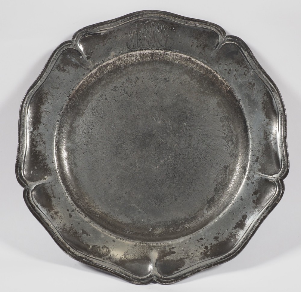 antique english pewter 9 34 inch wavy edge plate by thomas chamberlain 17321775