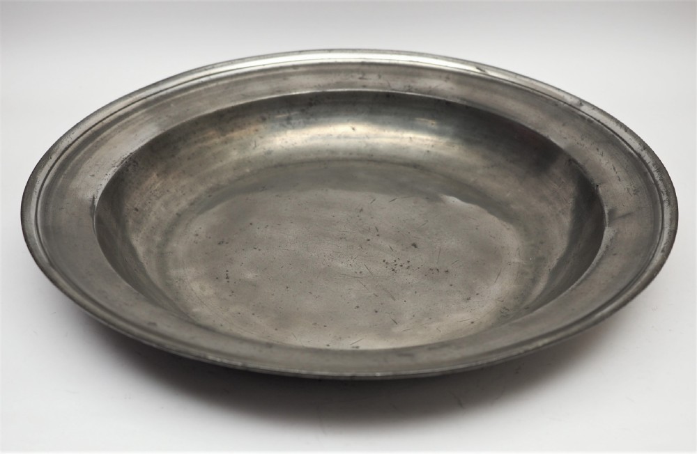 antique scottish pewter single reeded 14 inch deep welled dish circa 1720