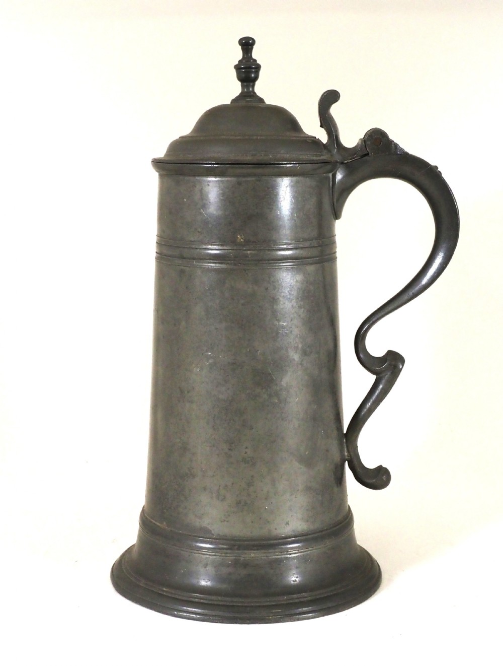 antique english pewter spire flagon of half gallon oews capacity circa 1760